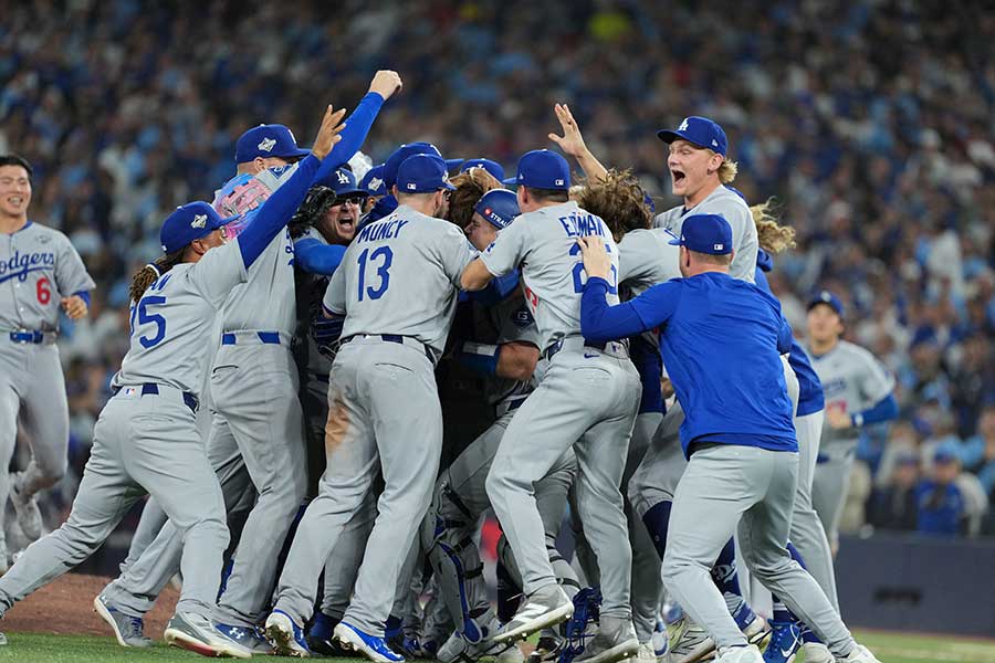 WSを制覇したドジャースの選手たち【写真：ロイター】