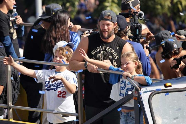 引退カーショー、優勝報告会で感慨「一生忘れない」 涙ながらに感謝