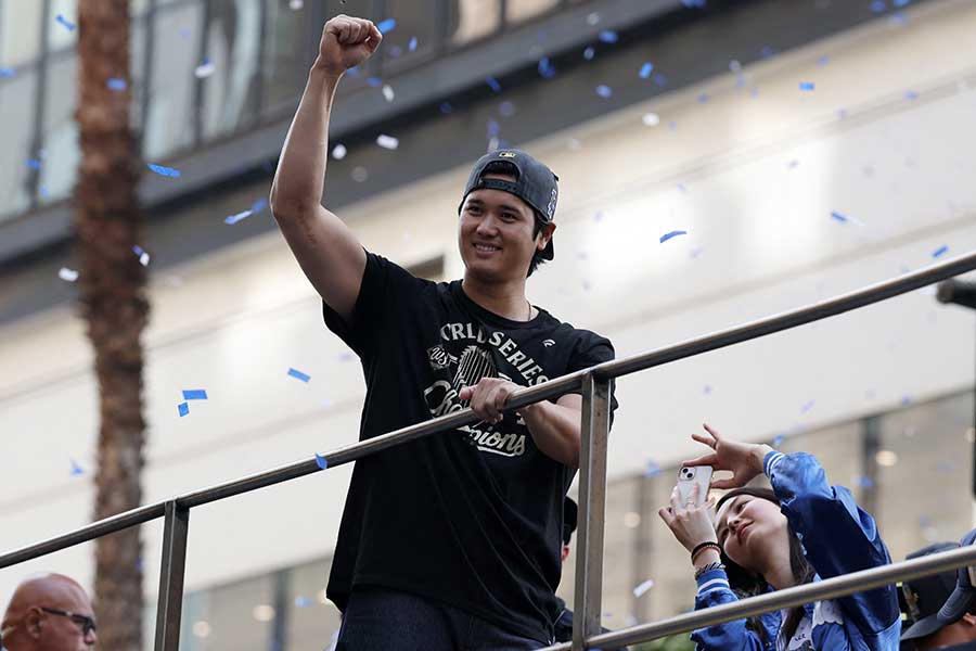 優勝パレードに登場したドジャースの大谷翔平【写真:ロイター】