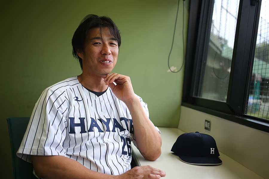チームに所属しない＝現役引退ではないと語る藤岡【写真：羽鳥慶太】