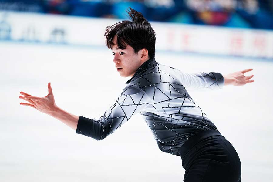 NHK杯で演技する鍵山優真【写真:中戸川知世】