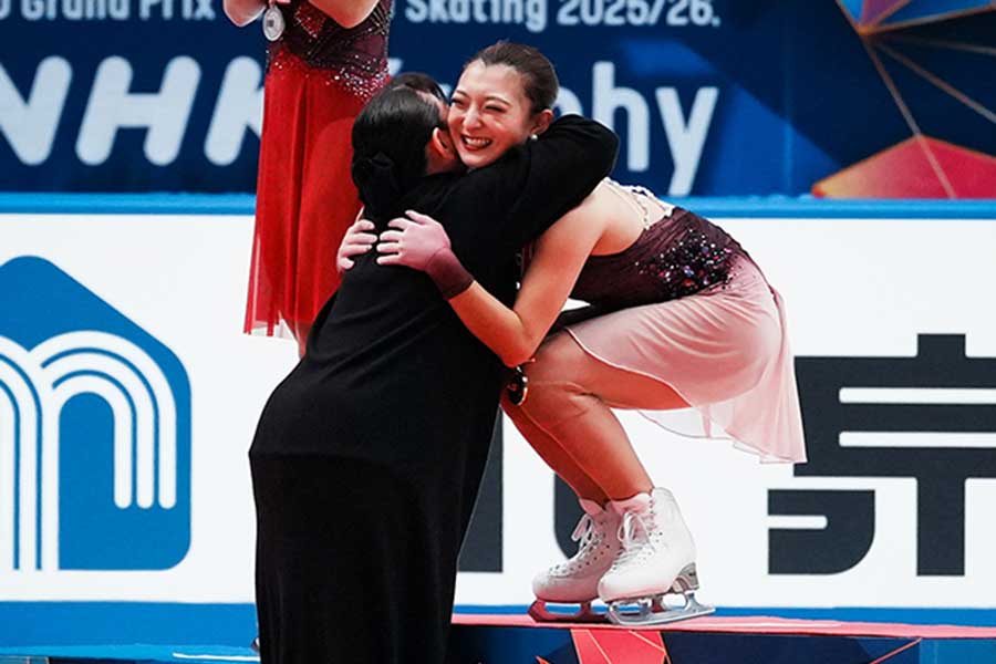NHK杯、優勝した坂本花織【写真:中戸川知世】