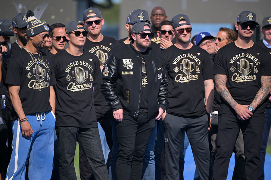 ドジャースのマックス・マンシー（中央）【写真：ロイター】