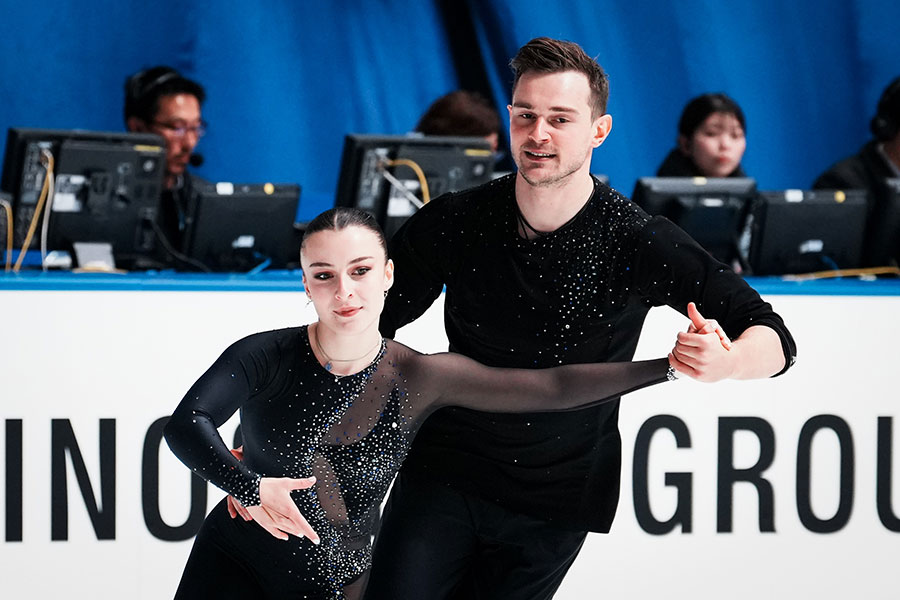 日本語の勉強を始めたというダリア・ダニロワ(左)とミシェル・ツィバ【写真:中戸川知世】