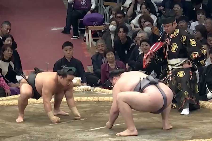 金峰山と翠富士の一番【写真：（C）AbemaTV,Inc.】