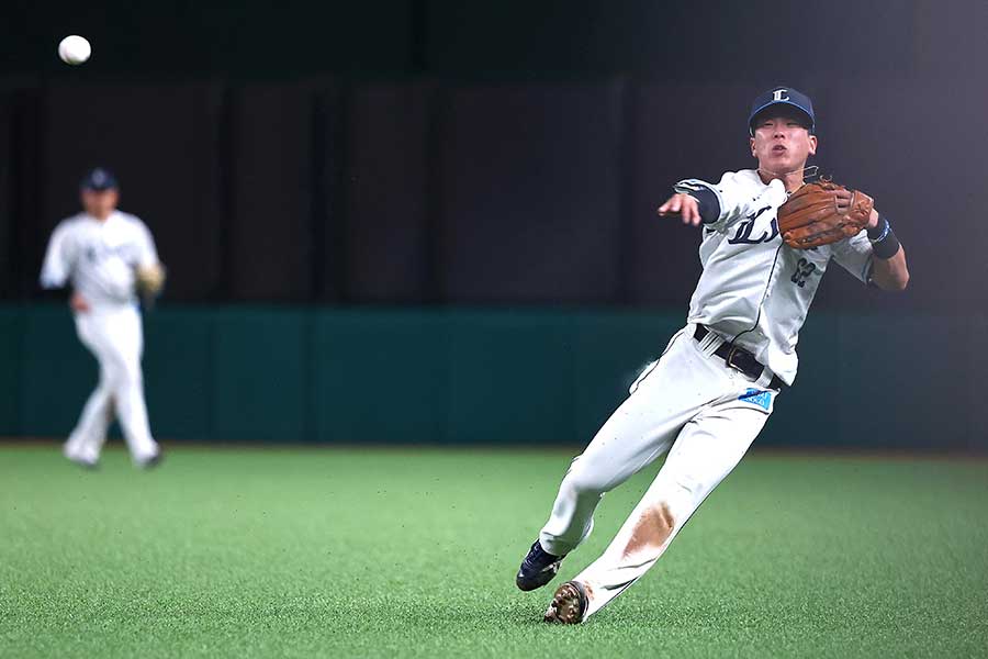 西武・滝澤夏央はシーズン中、軽やかな守備を見せていた【写真:産経新聞社】