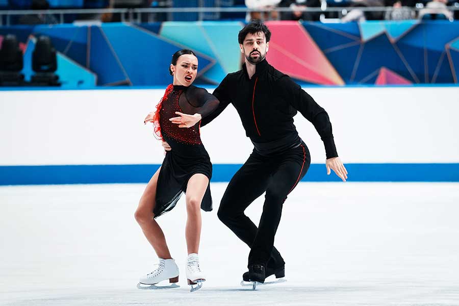 NHK杯に出場したジェニファー・ヤンセ・ファン・レンスブルフ(左)、ベンヤミン・シュテファン組【写真:中戸川知世】