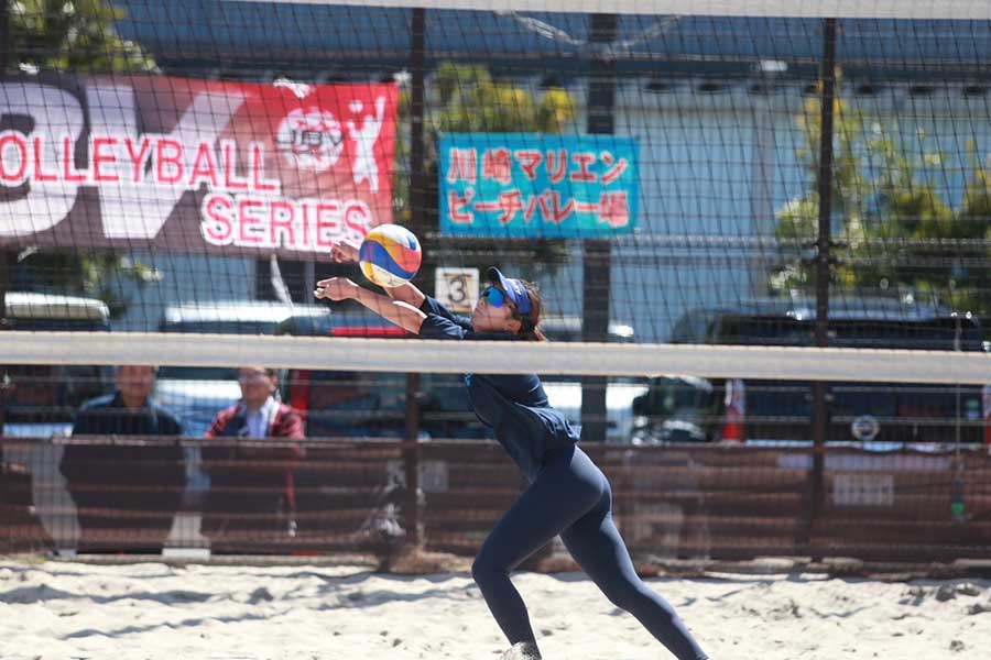 近年は露出の少ないユニホームでプレーすることも可能になった【写真:本人提供】