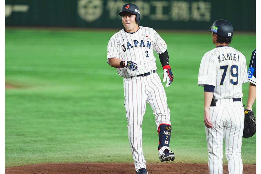 4回の第2打席で左前適時打を放った牧秀悟【写真:小林靖】