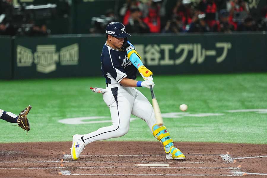 4回に先制2ランを放ったアン・ヒョンミン【写真:小林靖】