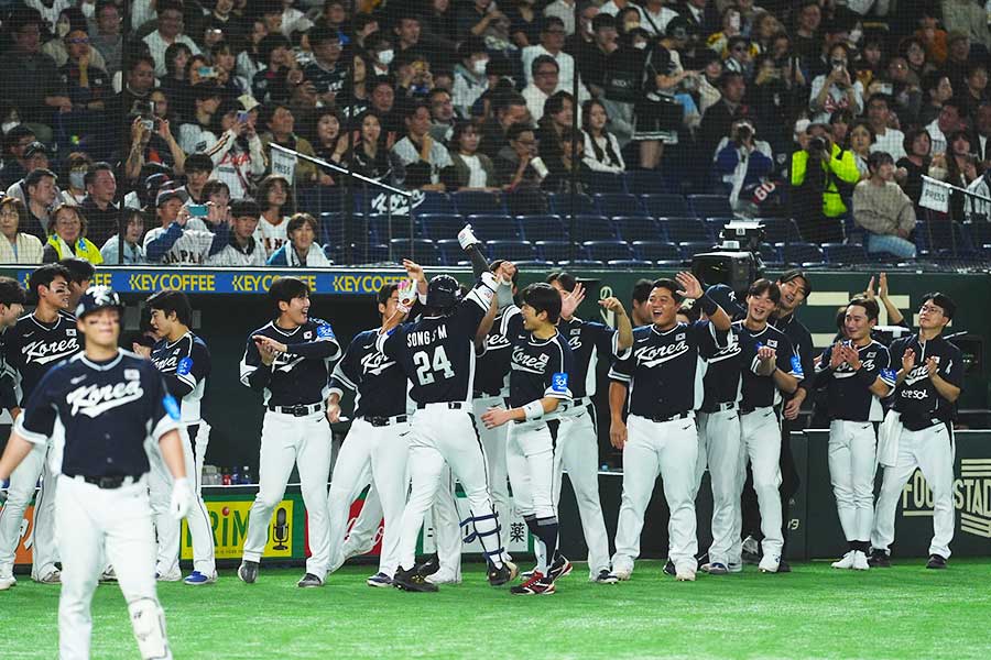 侍ジャパンとの強化試合に臨んだ韓国ナイン【写真：小林靖】