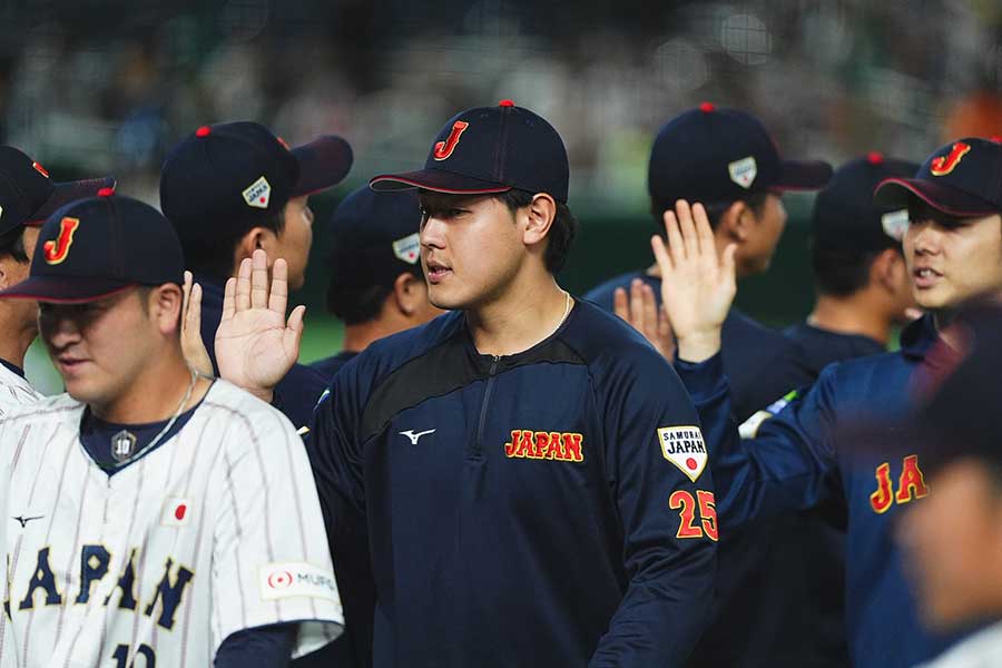 韓国との強化試合第1戦に勝利した侍ジャパン【写真:小林靖】