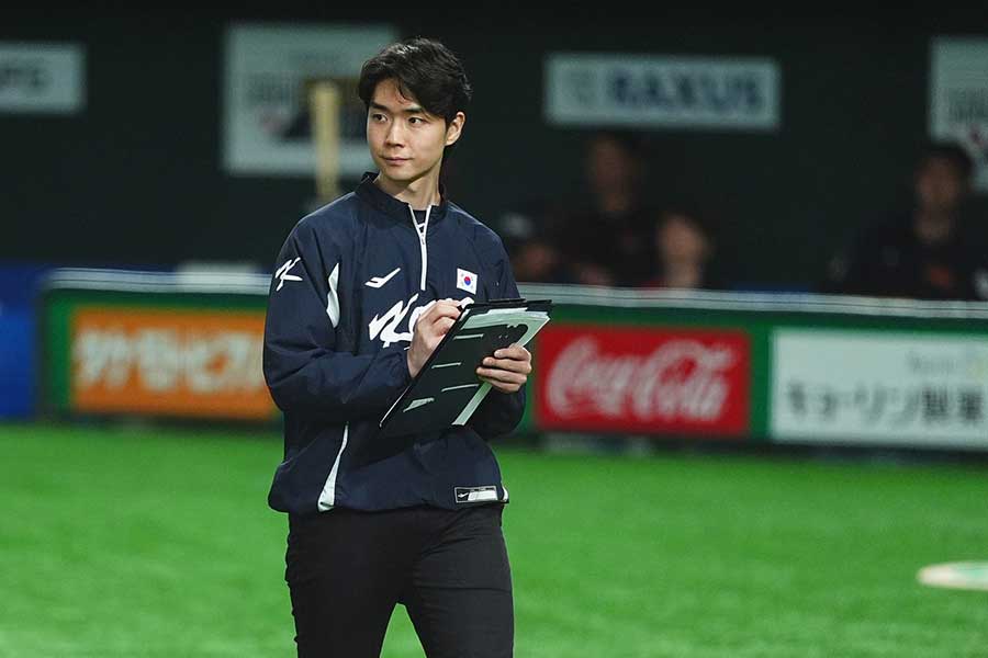 韓国代表で監督付きマネジャーを務めるペク・ドギョルさん【写真:小林靖】