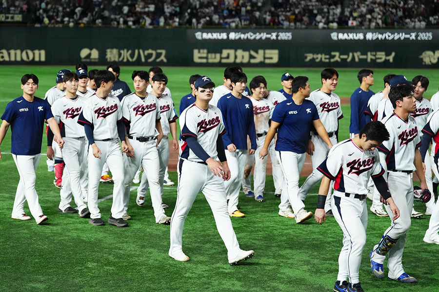 9回のマウンドに上がった韓国代表の投手に注目が集まった【写真:小林靖】