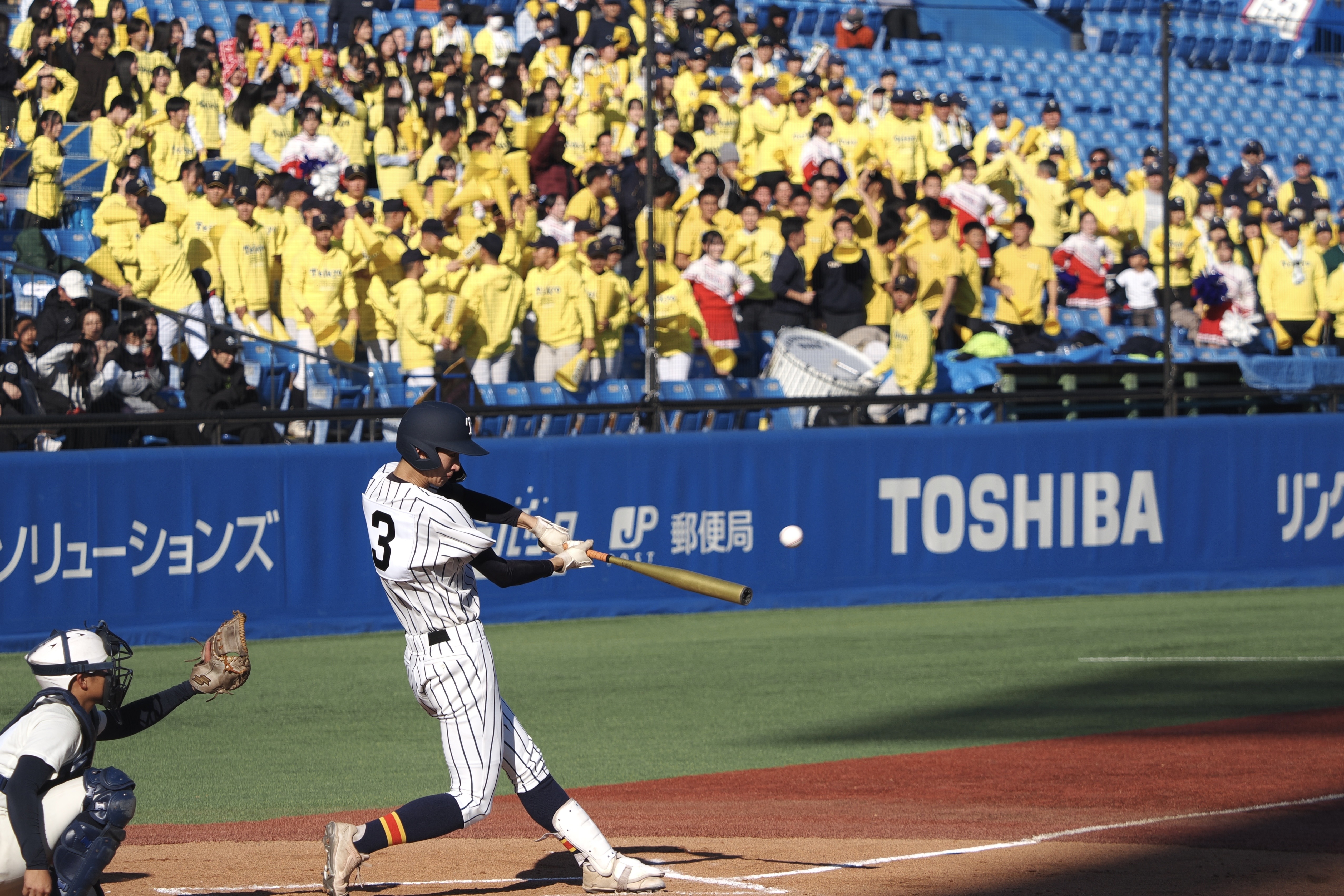 新潟・長岡から駆け付けた多くの在校生らを前にプレーした帝京長岡【写真:羽鳥慶太】