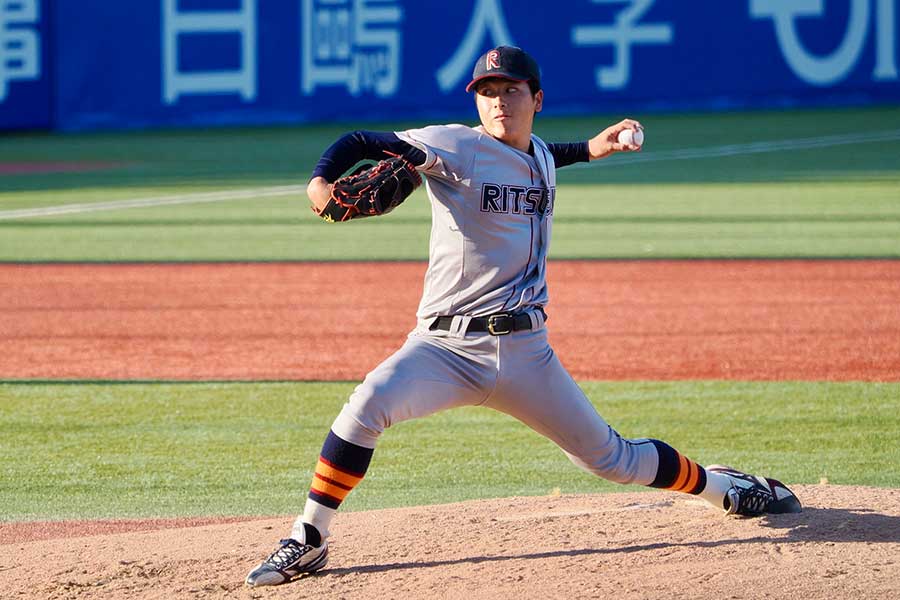 長谷川滋利氏の助言を受けた呼吸法をマウンドで実践している【写真:羽鳥慶太】