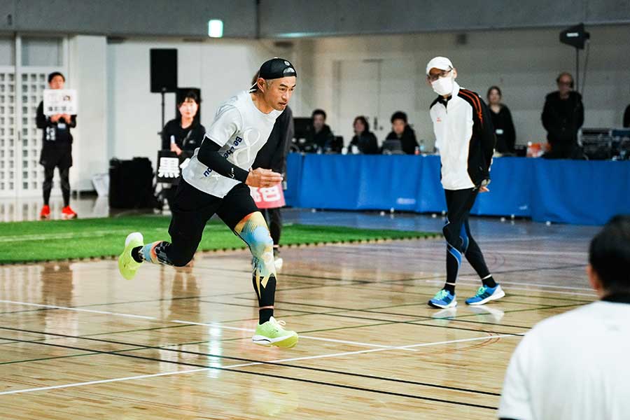 参加者の前でダッシュを披露したイチロー氏【写真:中戸川知世】