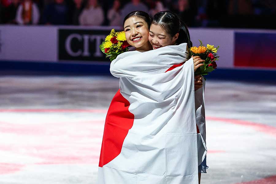 千葉百音(左)と中井亜美【写真:ロイター】