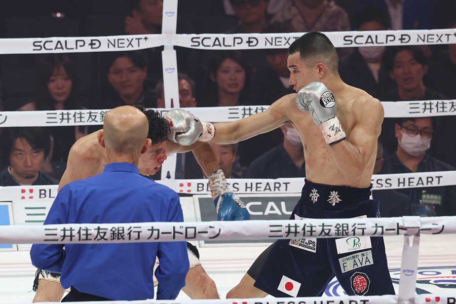 ボクシング天心―拓真興行でラウンドガールに注目が集まる【写真:山口比佐夫】