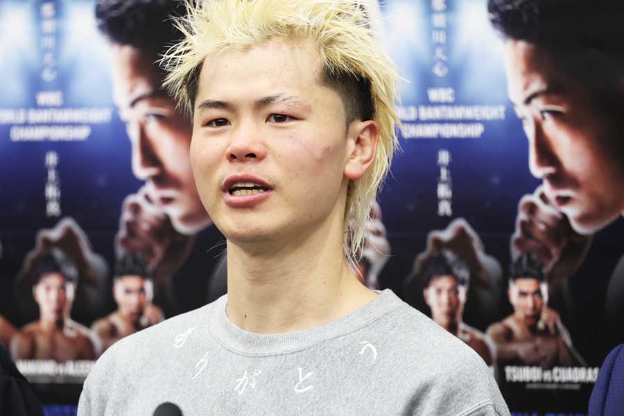 井上拓真に敗戦し、会見でコメントする那須川天心【写真:山口比佐夫】