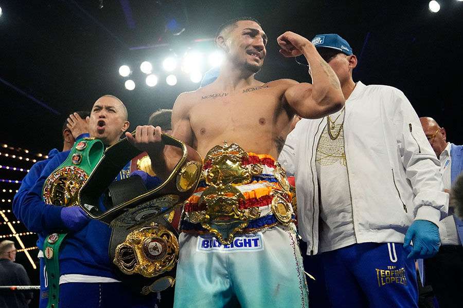 テオフィモ・ロペス（中央）【写真：AP/アフロ】