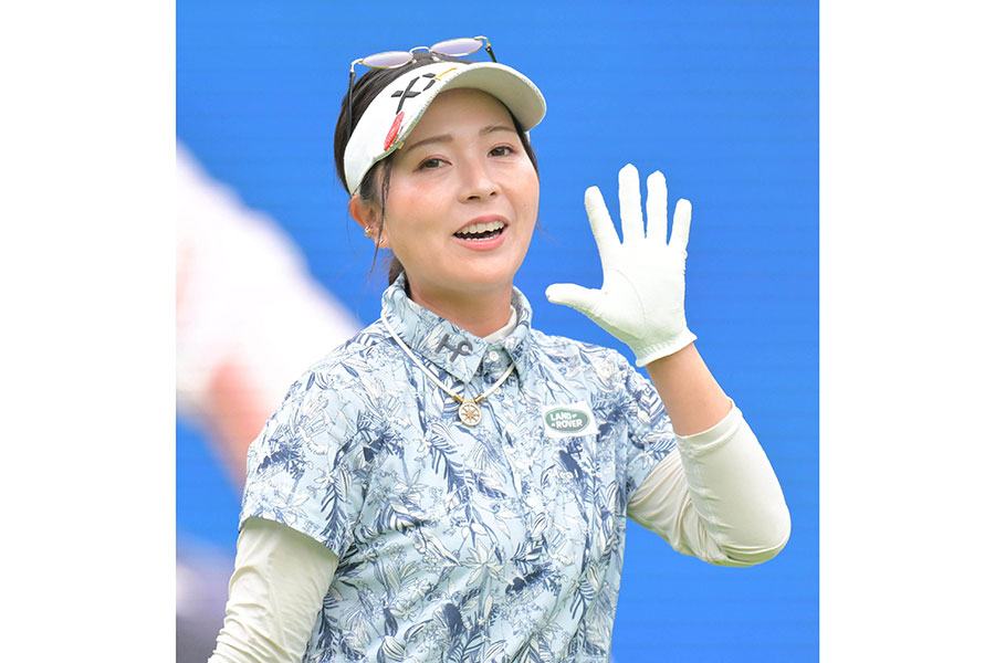 女子ゴルフの青木瀬令奈【写真：スポーツ報知/アフロ】