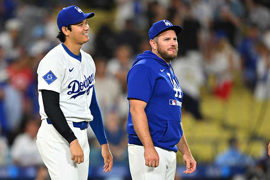 ドジャースの大谷翔平(左)とマックス・マンシー【写真:AP/アフロ】