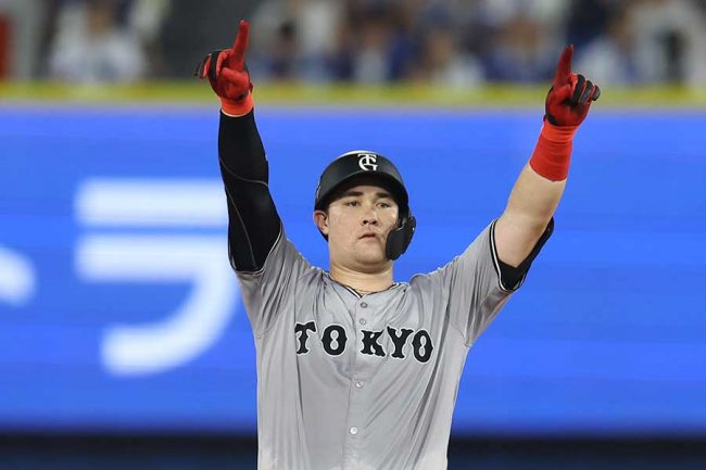 お茶の間に失態「アホな」珍プレーに笑撃「何回見ても意味不明」 309発