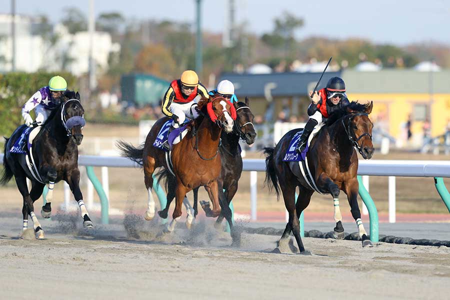 今週開催からミルコ・デムーロ騎手（右）が日本で騎乗（写真は2018年のチャンピオンズカップ）【写真：山根英一/アフロ】