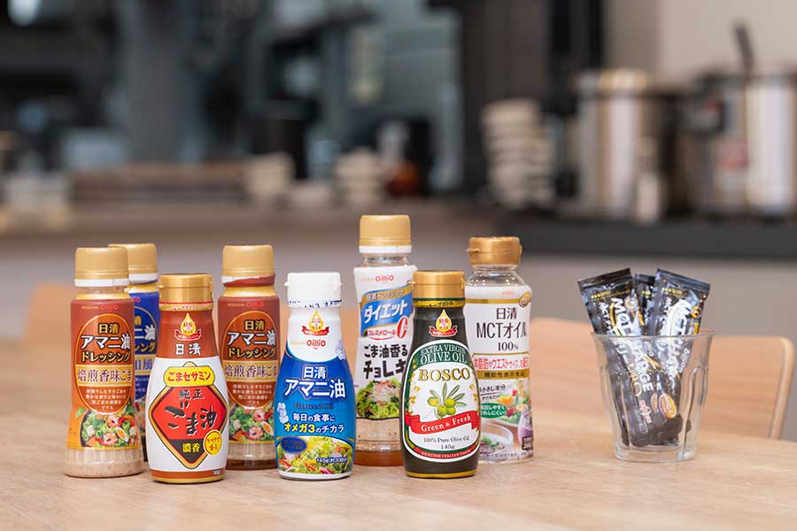 「F・Marinos Sports Park」の食堂に並ぶ日清オイリオの商品