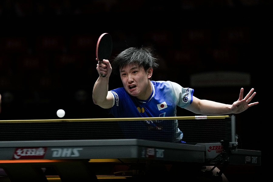 混合団体ワールドカップに出場している張本智和【写真：新華社/アフロ】