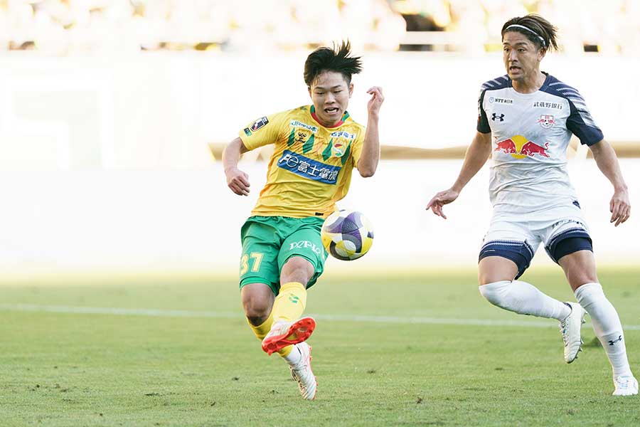 ループシュートを決めた姫野誠【写真:アフロ】