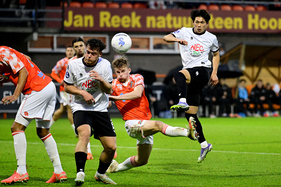 決勝ゴールを決めたNECナイメヘンのFW塩貝健人(右)【写真:ANP Photo/アフロ】
