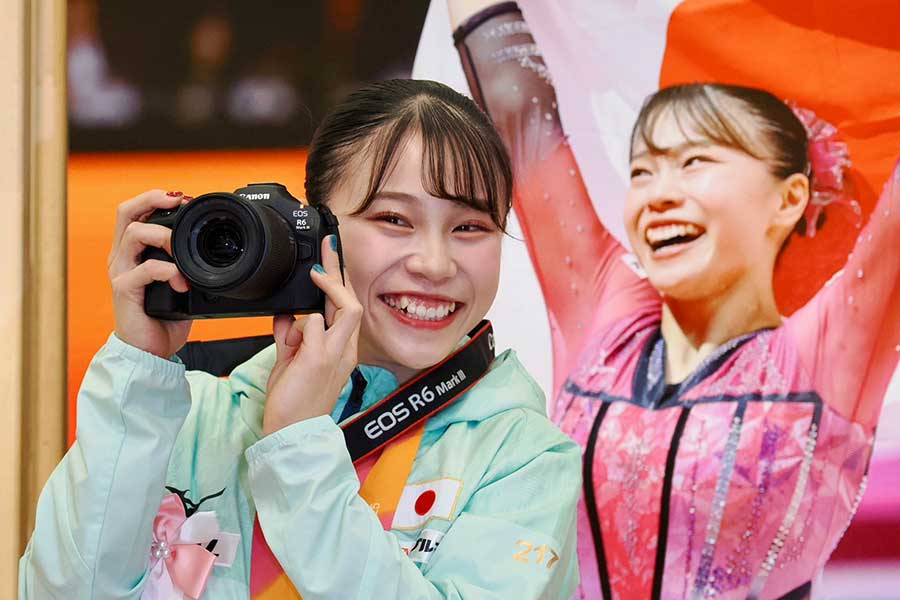 SNS投稿にもこだわりを見せるなど、強い写真愛を語る【写真:羽鳥慶太】