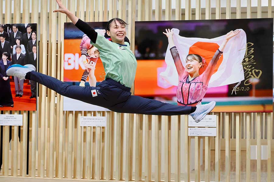 「スギハラ」を含む体操の技を次々に披露した【写真:羽鳥慶太】