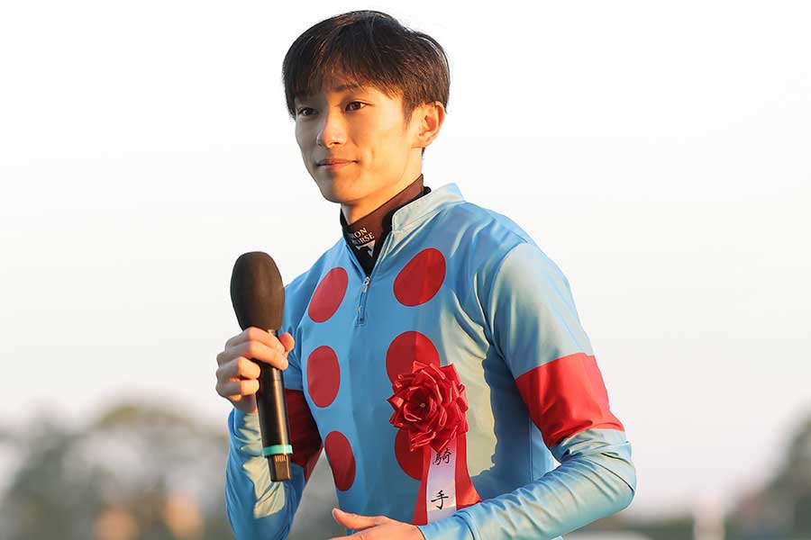 坂井瑠星騎手【写真：産経新聞社】