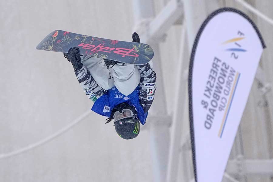 スノーボード・ハーフパイプW杯、開幕戦で優勝した平野歩夢【写真:新華社/アフロ】