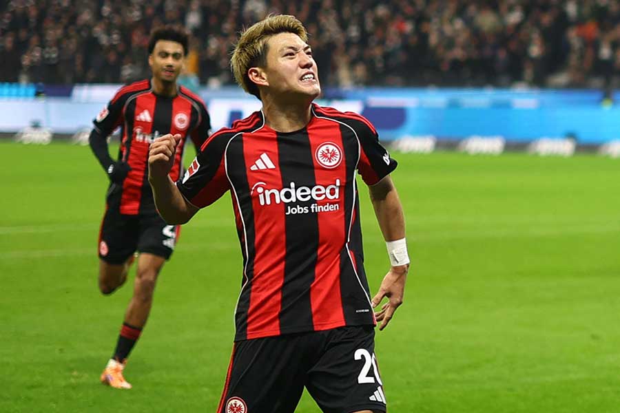 後半23分に決勝ゴールを決めた堂安律【写真:ロイター】