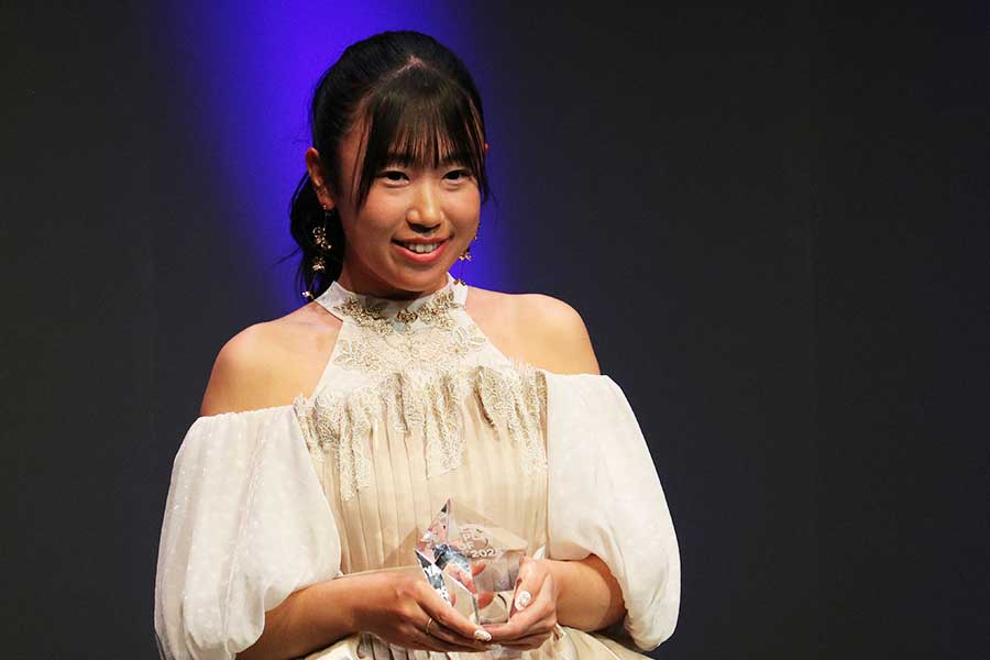 JLPGAアワードに登壇した菅沼菜々【写真：柳田通斉】