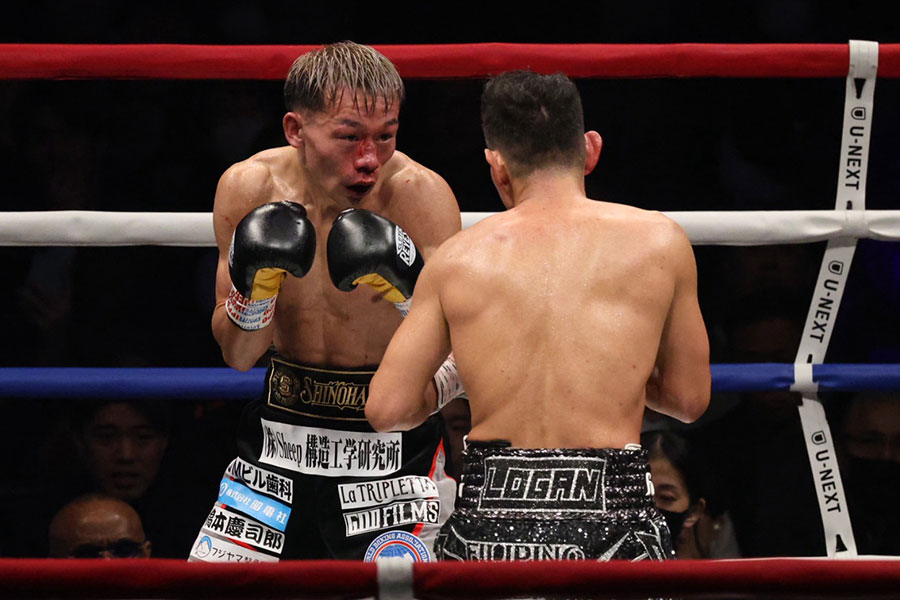 熱戦を繰り広げた堤(奥)【写真:山口比佐夫】