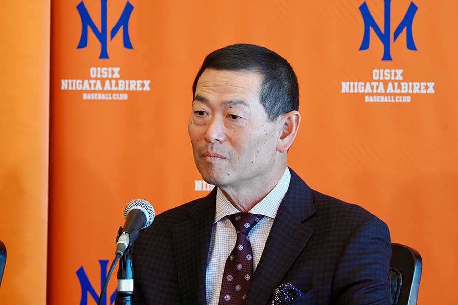 都内のホテルで就任会見を行った桑田真澄氏【写真:羽鳥慶太】