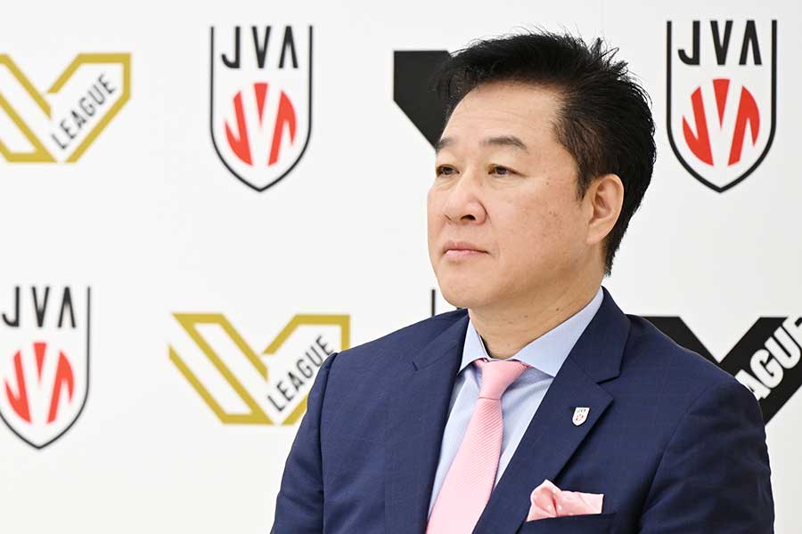 日本バレーボール協会の川合俊一会長【写真:松尾/アフロスポーツ】