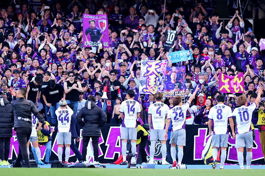 京都サンガF.C.の新ユニホームが話題となった【写真:西村尚己/アフロスポーツ】
