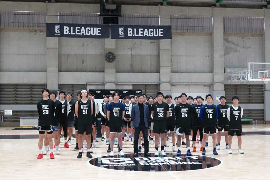 初めてのコンバインには55人が参加した【写真：編集部】