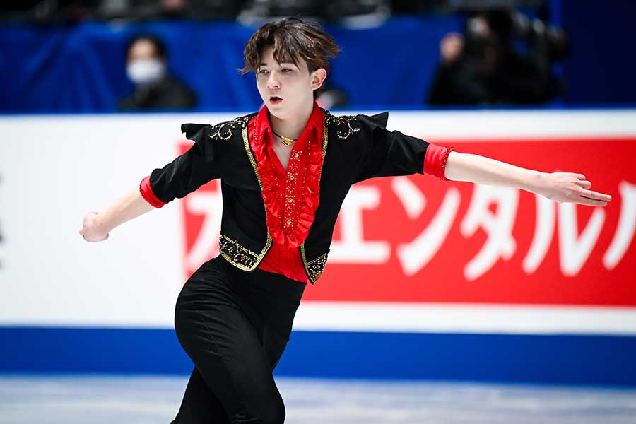 男子ショートプログラムで演技する中田璃士【写真：中戸川知世】