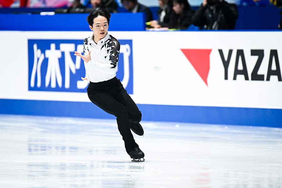 男子ショートプログラムで首位発進した鍵山優真【写真：中戸川知世】