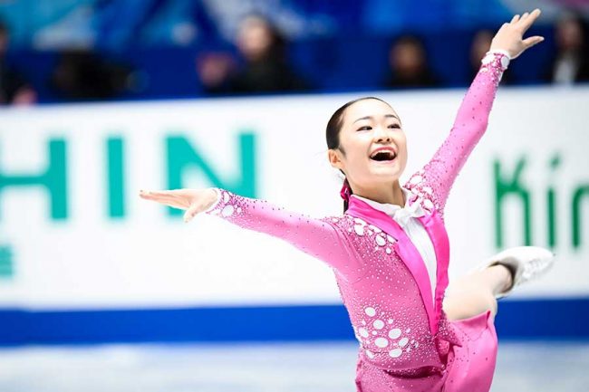島田麻央 直筆サイン付き写真 世界女王 女子フィギュアスケート　証明書付 1枚 日本女子フィギュアの17歳逸材が貫録SP首位「格が違う」「やはり圧巻