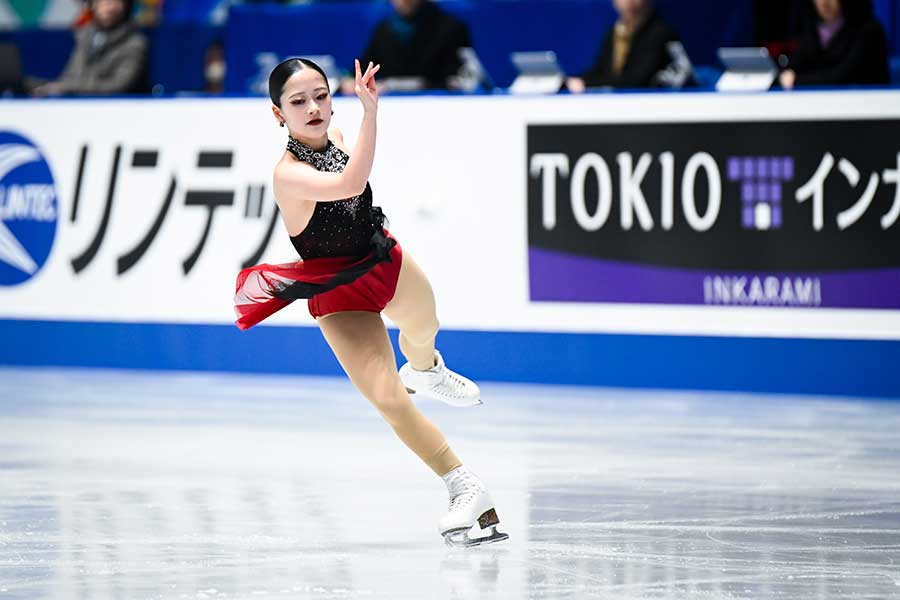 女子ショートプログラムで演技する渡辺倫果【写真:中戸川知世】