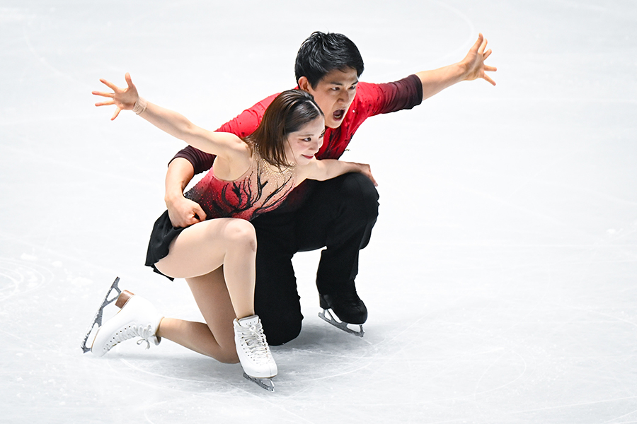 大ピンチも首位発進した三浦璃来と木原龍一【写真：中戸川知世】