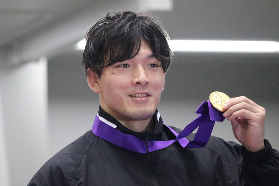3年ぶりの金メダルを手にした高谷惣亮【写真：編集部】